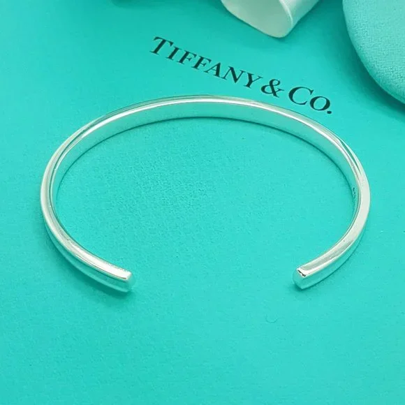 🌟🌸2xHOST PICK 🌟🌸 NWOT Authentic Tiffany & Co 925 Silver Narrow Cuff Bracelet - Picture 3 of 9